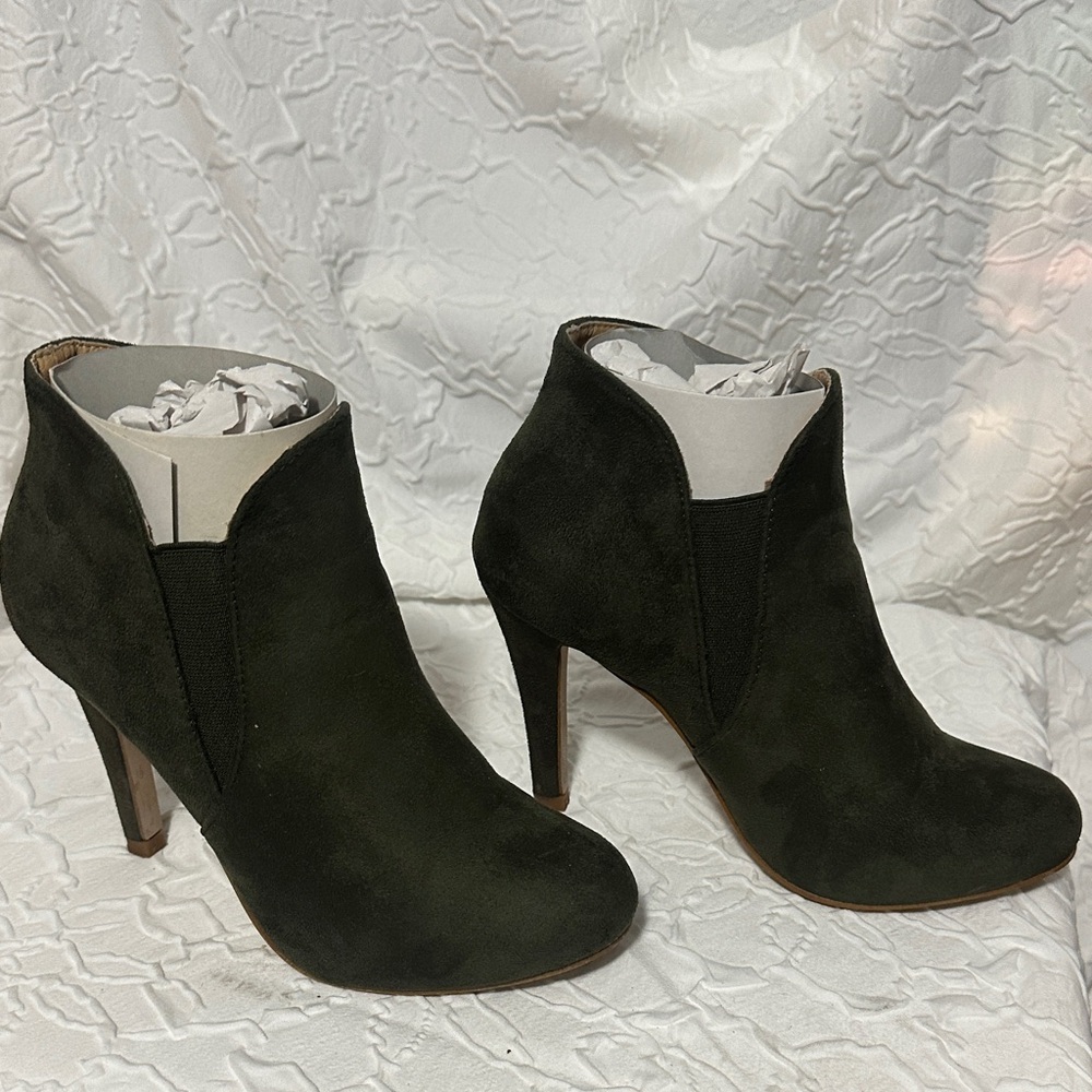 Elegant Black Suede Ankle Boots